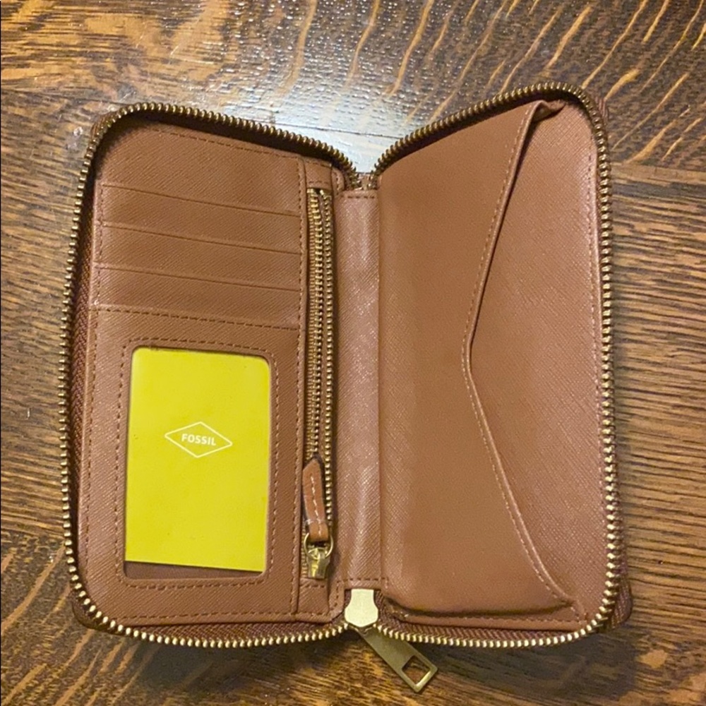 Sold!
Fossil,never used, inside tags, leather, cellphone